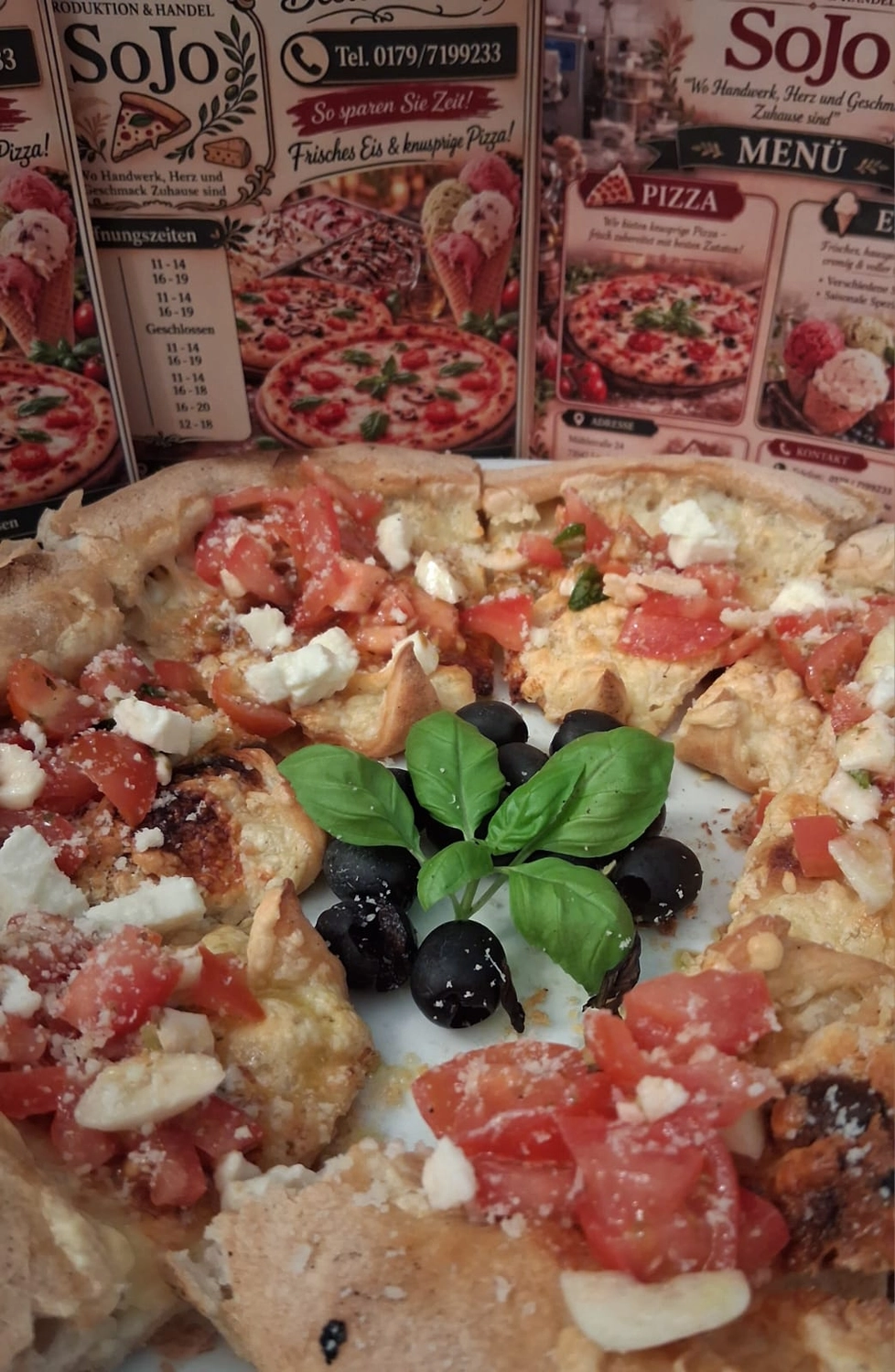 SoJo -Lebensmittelproduktion & Handel - Pizzen auf dem Esstisch